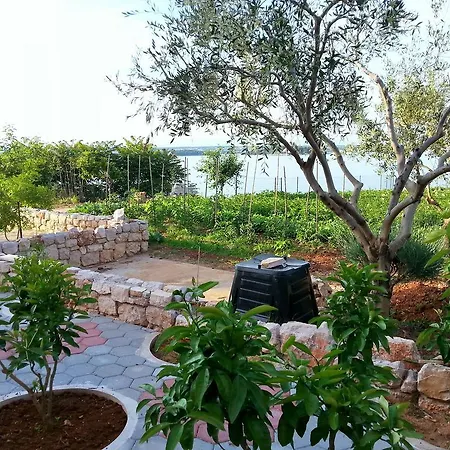 Lukacic Apartment Tkon